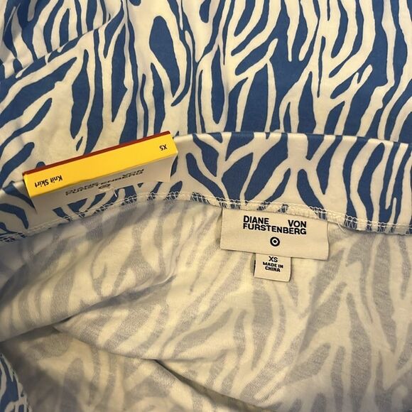 Women’s NWT DIANE VON FURSTENBERG BLUE ZEBRA PRINT CAMI TOP S, AND SKIRT XS SET - Picture 7 of 16